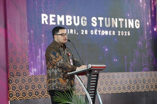 Photo of Penurunan Belum Signifikan, Mas Dhito Ajak Instansi Vertikal Bersama Intervensi Masalah Stunting