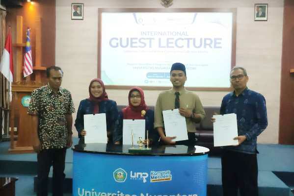 Photo of UNP Kediri Hadirkan Akademisi Malaysia, Bahas Aksara dan Identitas Bangsa Asia Tenggara