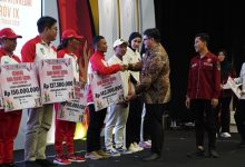 Photo of Mas Dhito Apresiasi Prestasi Atlet Kediri, Total Reward Rp2,4 Miliar Dibagikan