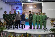 Photo of Koramil Pesantren Kediri Sambangi Gereja, Berbagi Sekaligus Jaga Silahturahmi di Momen Nataru