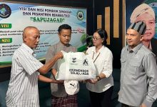 Photo of Gus An’im Salurkan Bantuan Kemensos ke Pondok Sapu Jagad Kediri