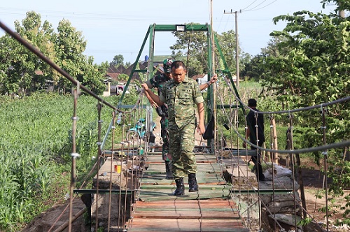 Photo of Tinjau Pembangunan Jembatan Gantung Perintis Garuda, Dandim 0809/Kediri Tegaskan Hal Berikut