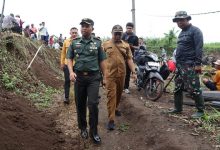 Photo of Dandim 0809/Kediri Tinjau Pembangunan Jembatan Gantung Garuda di Timur Kediri