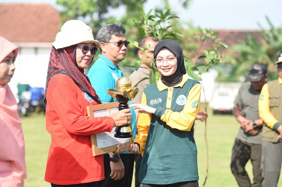 Photo of Hari Menanam Pohon Sedunia, Mbak Wali Tegaskan Komitmen Ketahanan Lingkungan