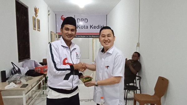 Photo of PSI Kota Kediri Punya Markas Baru, Soft Opening Diwarnai Aksi Sosial Berbagi Takjil