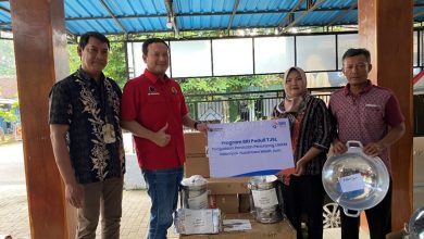 Photo of Bank Rakyat Indonesia Nganjuk Dukung Pengembangan UMKM, BRI Salurkan Bantuan Sarana Usaha untuk UMKM Mbah Jum