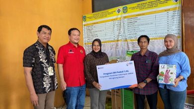 Photo of Bank Rakyat Indonesia Nganjuk Dukung Pengembangan UMKM, BRI Salurkan Bantuan Sarana Usaha untuk UMKM Mungkung Berseri