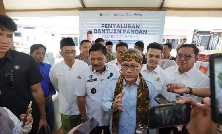 Photo of BULOG Bersama Kemenko Pangan Salurkan Bantuan Pangan Tahap III, Jaga Stok Beras di Kabupaten Nganjuk