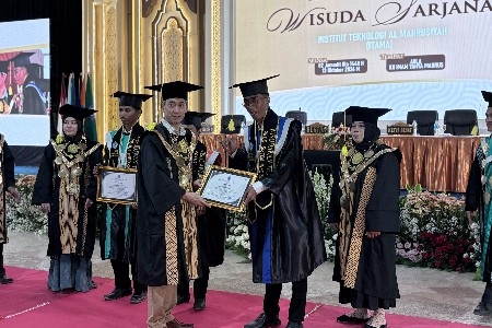 Photo of Catatkan Sejarah Wisuda Perdana, ITAMA Kediri Perkuat Good Governance dan Technopreneurship