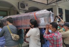 Photo of Pemakaman Korban Sriwijaya Air SJ 182 Asal Kediri Diselimuti Duka Mendalam