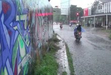 Photo of Curah Hujan Tinggi, Warga Kota Kediri Diminta Berhati-hati Saat Beraktivitas di Luar