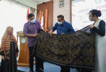 Photo of Wali Kota Kediri Perkenalkan Tenun Ikat Motif Matematika