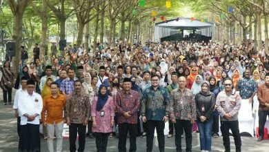 Photo of Masuk Tahun Ke-3, Mas Dhito Serahkan Bisyaroh 8000 Guru Agama Non Formal