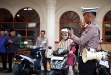 Photo of Polres Kediri Kota Berbagi Ilmu Keselamatan Berkendara Kepada Santri Ponpes Wali Barokah