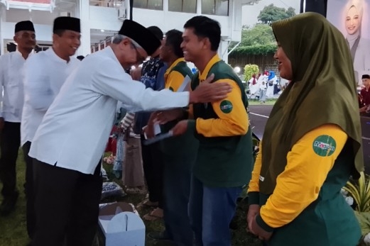 Photo of Dedikasi Petugas Kebersihan Kota Kediri Dapat Apresiasi Tinggi