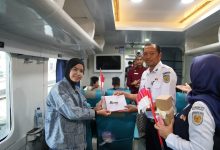 Photo of Begini Cara KAI Daop 7 Madiun Rayakan HUT ke-81 RI di Stasiun dan di Atas Kereta Api