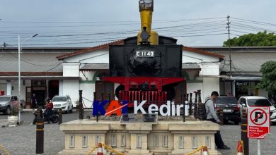 Photo of Adanya Kegiatan Karnaval Budaya Kelurahan Balowerti di Stasiun Kediri, KAI Daop 7 Madiun Imbau Pelanggan Atur Waktu Keberangkatan