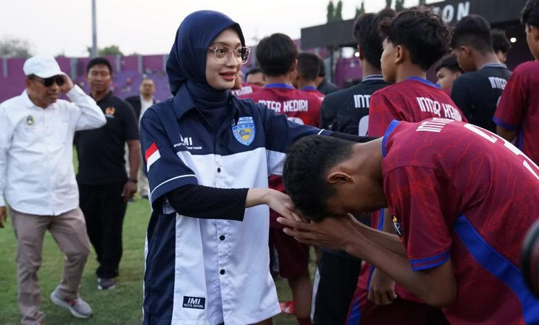 Photo of Final Piala Soeratin U-17 Persebaya Menjadi Kampiun, Tim Kediri Harus Puas Runner Up