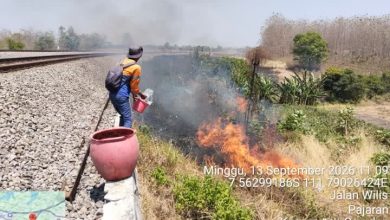 Photo of Imbas Aksi Bakar Lahan dan Ilalang yang Ganggu Perjalanan KA, KAI Daop 7 Madiun Perketat Pengawasan Jalur Rel