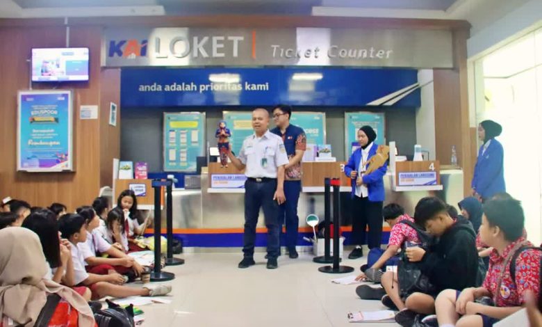Photo of KAI Daop 7 Madiun Gandeng Pemkot Madiun, Gelar Program Eduspoor, Kenalkan Transportasi KA dan Wisata Edukasi Sejarah kepada Pelajar