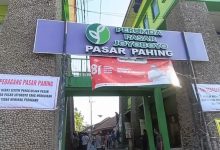 Photo of Pedagang Pasar Pahing Pasang Baliho Protes, Delapan Kali Audiensi Tidak Ada Titik Temu