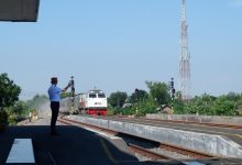 Photo of KAI Daop 7 Madiun Imbau Pengendara Gunakan Jalur Alternatif Akan Adanya Perbaikan Geometri Perlintasan JPL 90 Kabupaten Nganjuk
